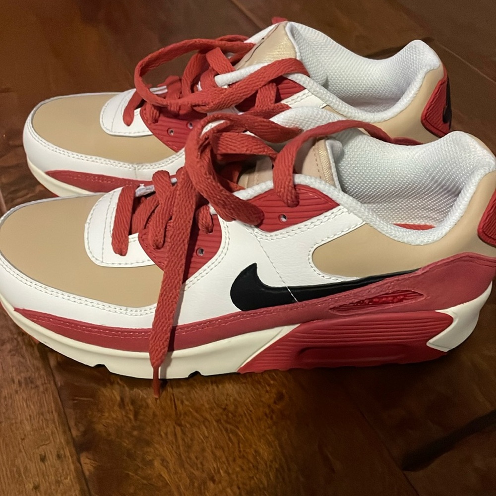 nike air max 90 worn once 4.5